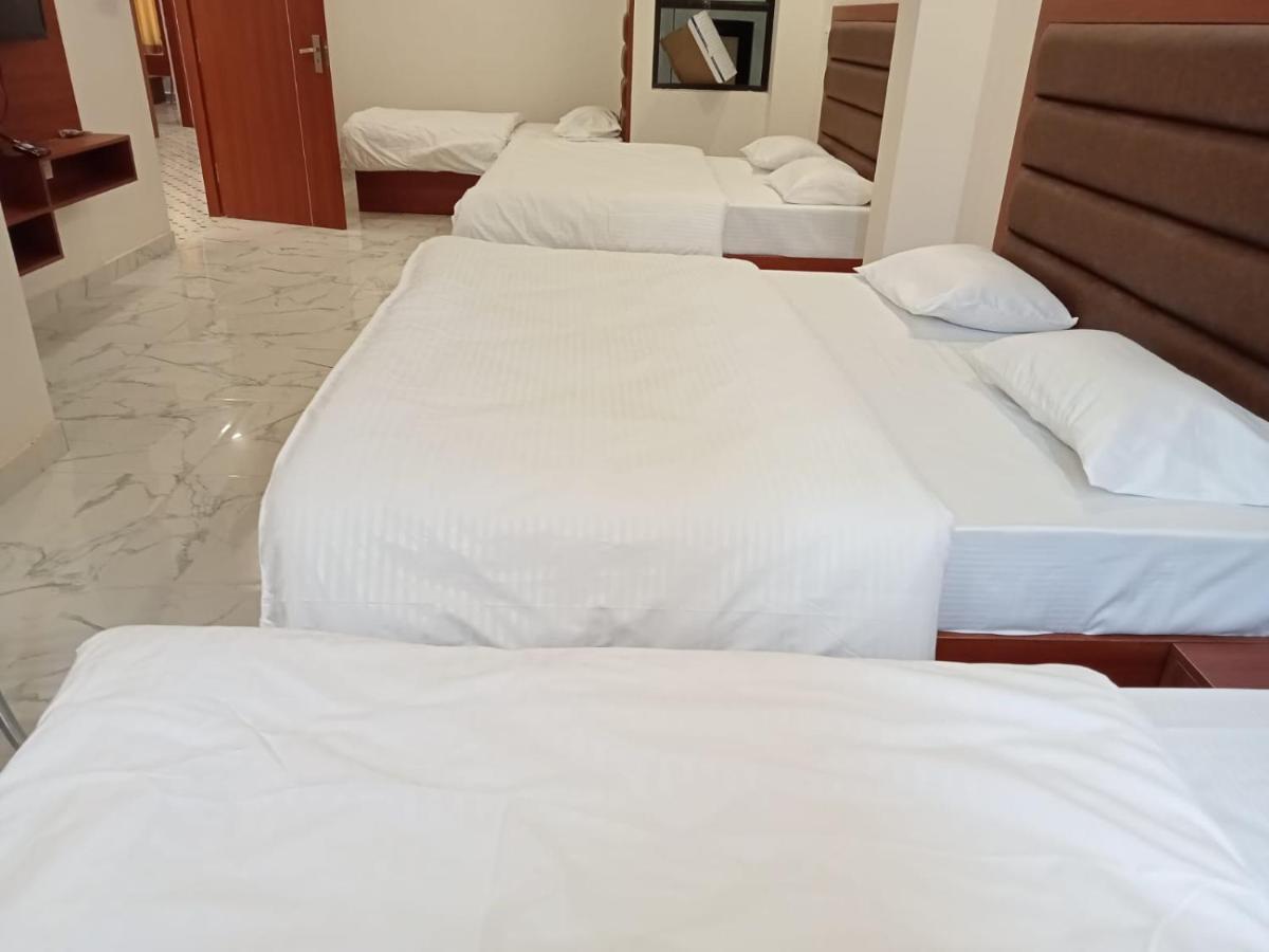Hotel Kaushik Palace Haridwār Esterno foto