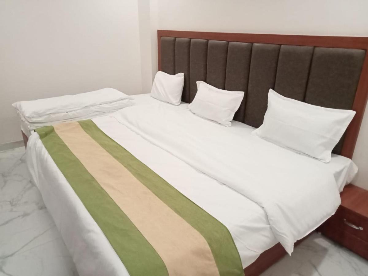 Hotel Kaushik Palace Haridwār Esterno foto