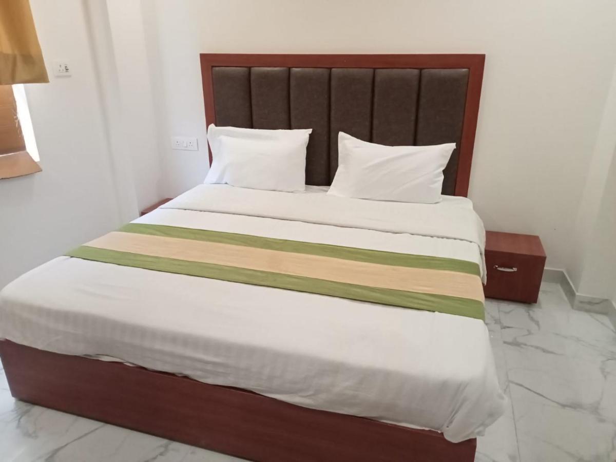 Hotel Kaushik Palace Haridwār Esterno foto